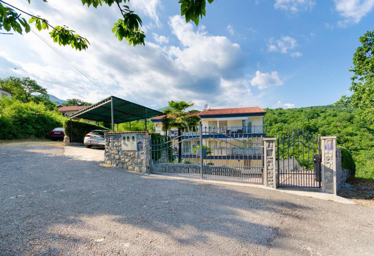 Apartments Marijana Ičići エクステリア 写真