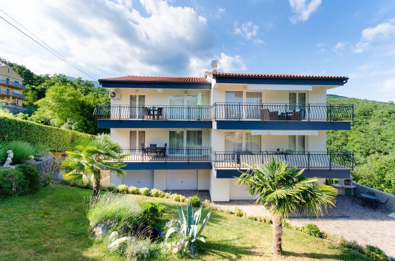 Apartments Marijana Ičići エクステリア 写真