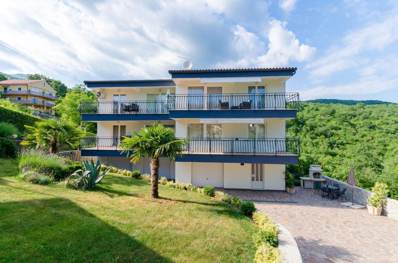 Apartments Marijana Ičići エクステリア 写真