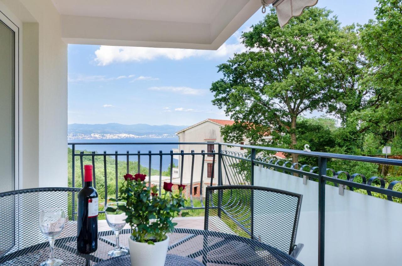 Apartments Marijana Ičići エクステリア 写真