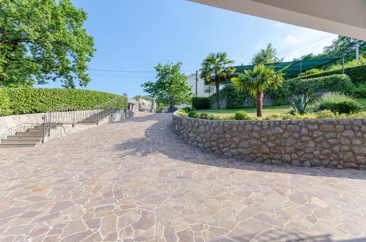 Apartments Marijana Ičići エクステリア 写真