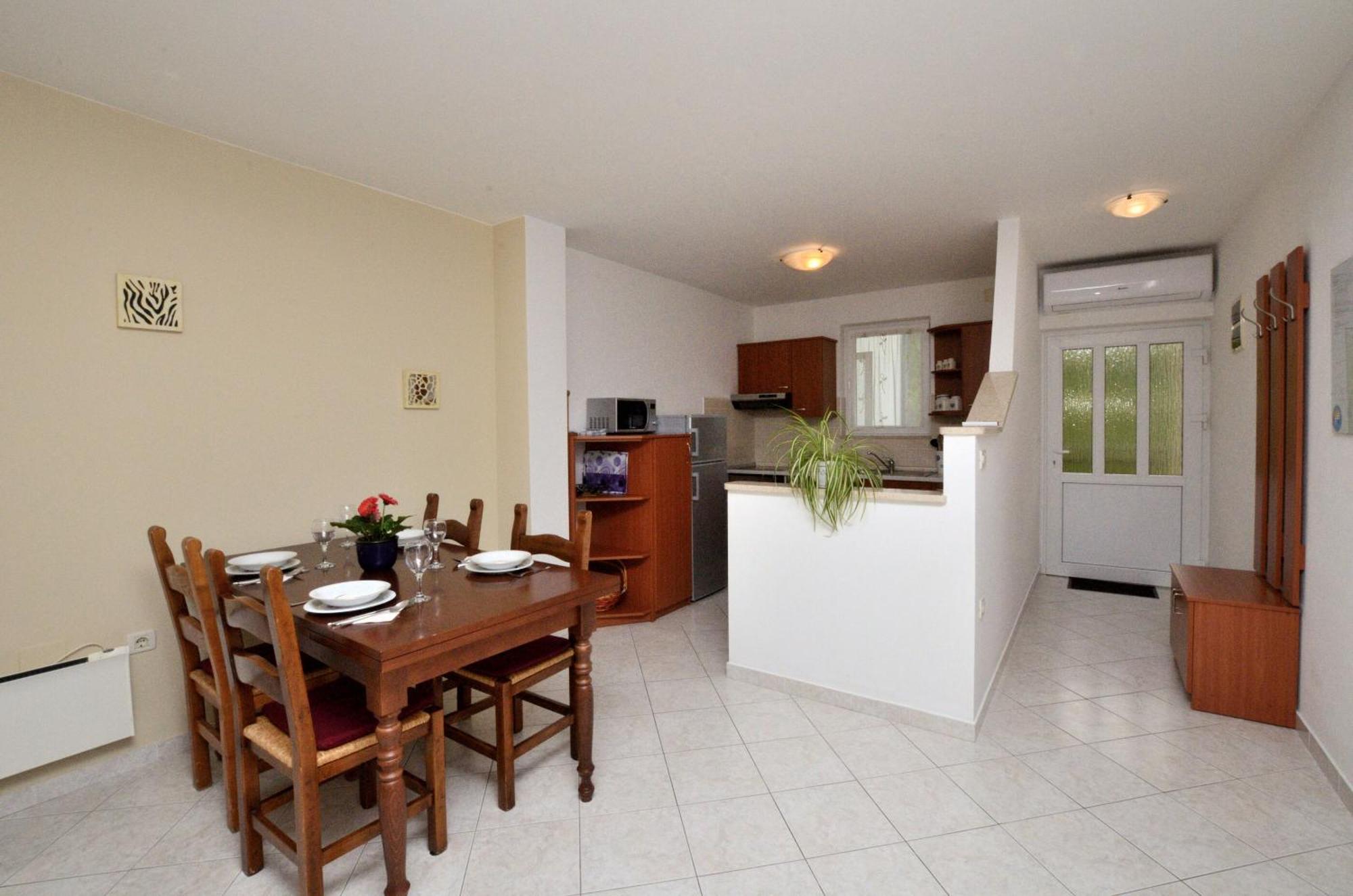 Apartments Marijana Ičići エクステリア 写真
