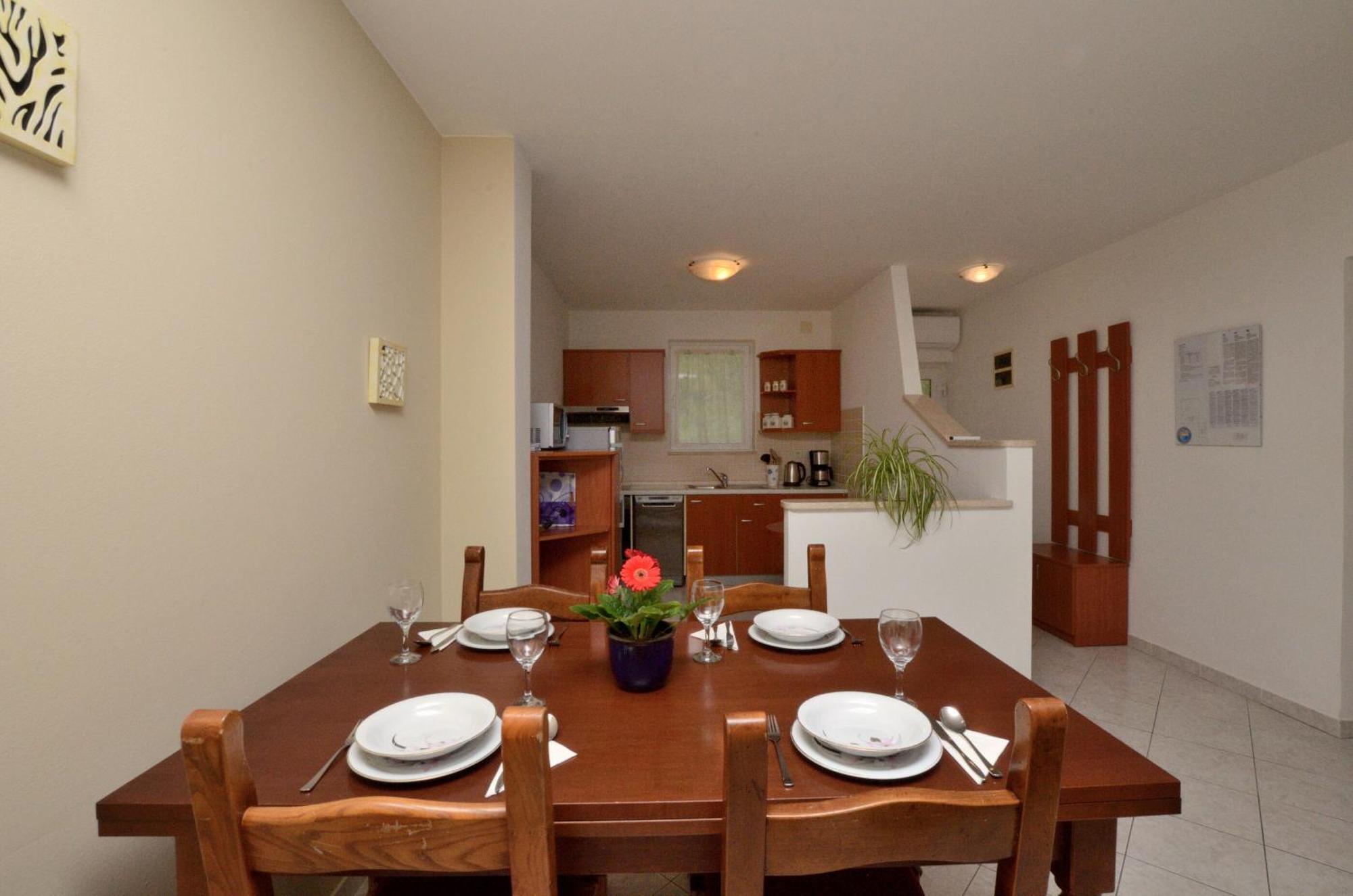 Apartments Marijana Ičići エクステリア 写真