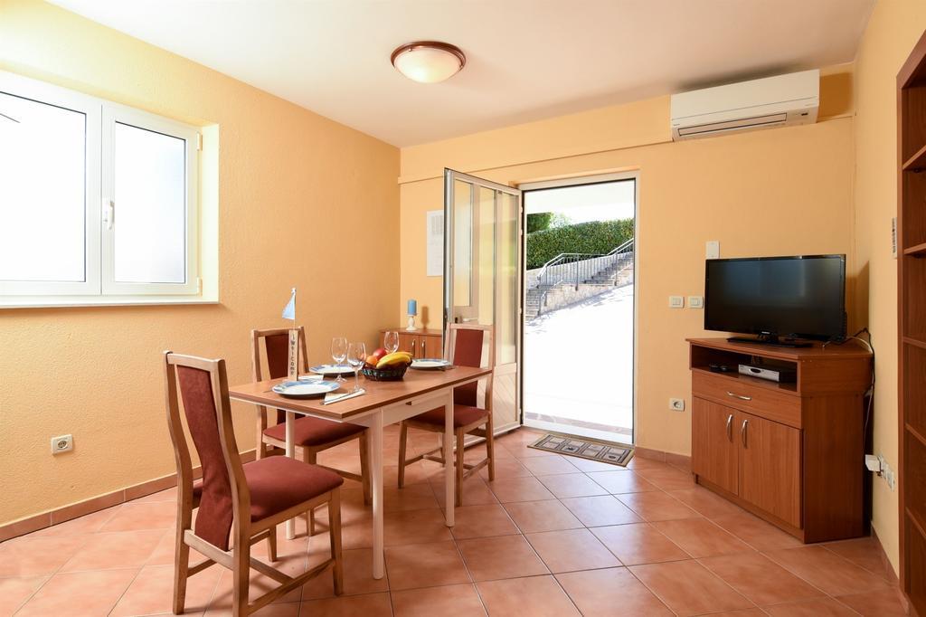Apartments Marijana Ičići エクステリア 写真