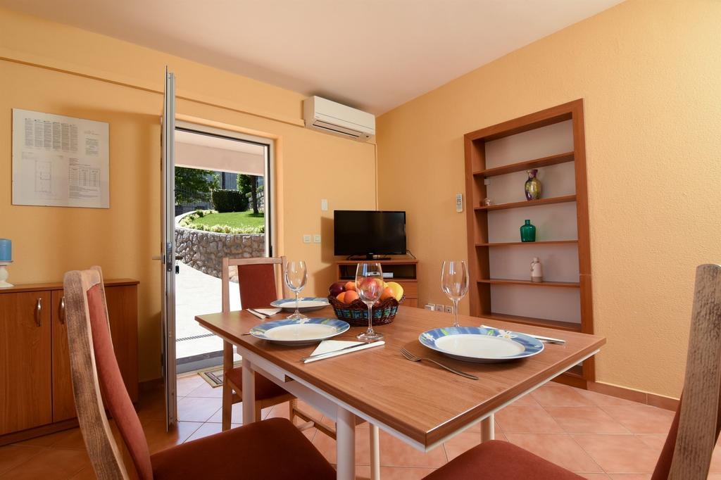Apartments Marijana Ičići エクステリア 写真