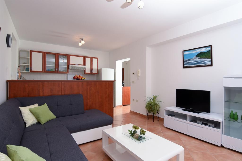 Apartments Marijana Ičići エクステリア 写真